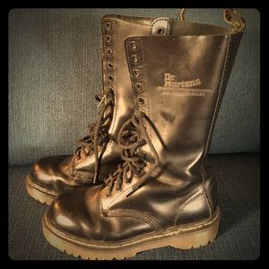 Dr Marten’s 14 eyelet bouncing soles black boots